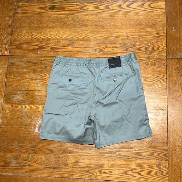 Banana Republic 7' Easy Short - Picture 2 of 4